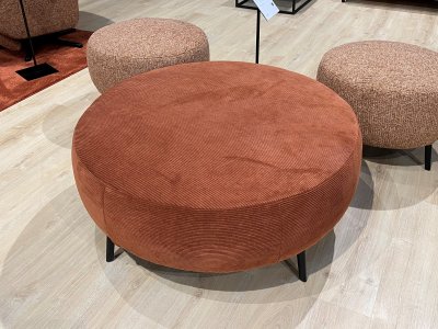 Designový kulatý taburet na kovových nohách CADABRA, průměr 104 cm