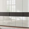 Šatní skříň s křídlovými dveřmi a rámem VENTURA, bílé sklo / dekor havanna – 300 cm