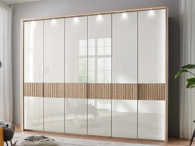 Šatní skříň s křídlovými dveřmi a rámem VENTURA, bílé sklo / dub bianco – 300 cm