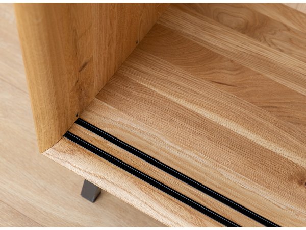 Dubová komoda LOFT s barem a proskleným čelem