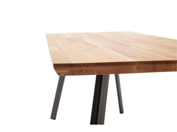 Jídelní stůl z masivu ZEBALLOS dub burgundský